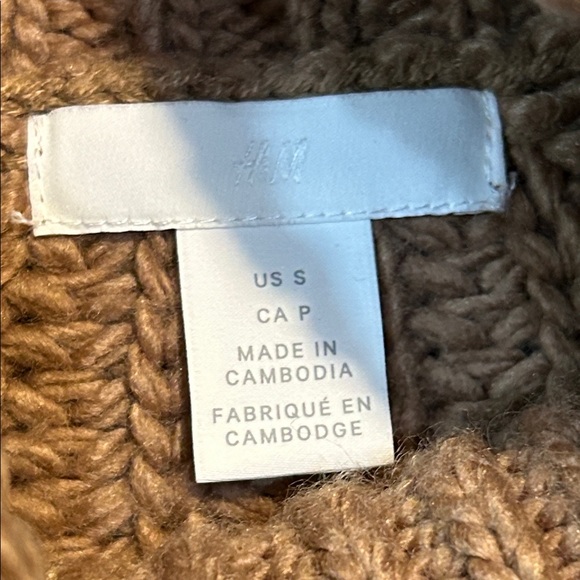 H&M Cozy Tan Turtleneck Sweater, size S - Picture 3 of 5